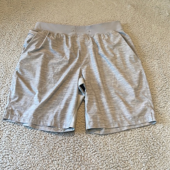 Lululemon T.H.E. Short no liner 
Heather Allover Sea Salt Light Cast - Picture 1 of 6